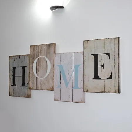 Mary's House * Neapol